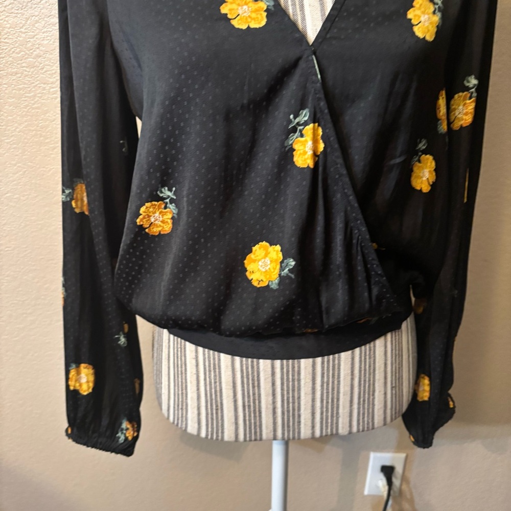 Madewell Top Small Bubble-Sleeve Wrap Top Black Floating Florets Yellow Floral - Picture 5 of 16